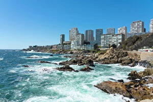 Images Dated 13th September 2022: Seascape of residential high-rise buildings by rocky coast, Concon, Valparaiso Province