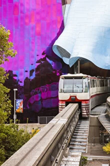 Images Dated 16th January 2018: Seattle Center Monorail approaching the station, Seattle, Washington, USA