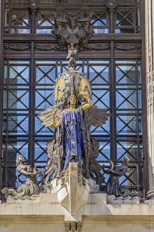 Images Dated 29th June 2020: Selfridges Clock, Queen of Time statue, London, England, Uk