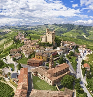 Images Dated 24th November 2020: Serralunga D Alba village and its castle, Cuneo, Langhe, Piedmont, Italy