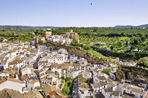 Images Dated 27th May 2022: Setenil de las Bodegas with the medieval castle and the church at the hilltop, Andalucia. Spain