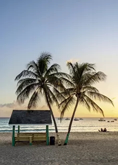 Images Dated 5th May 2020: Seven Mile Beach at sunset, West Bay, Grand Cayman, Cayman Islands