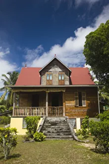Images Dated 22nd September 2009: Seychelles, La Digue Island, La Passe, Creole house