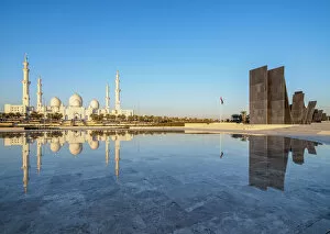 Images Dated 11th January 2018: Sheikh Zayed bin Sultan Al Nahyan Grand Mosque and Wahat Al Karama Monument at sunrise