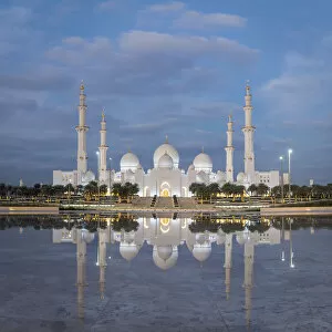 Images Dated 4th July 2017: Sheikh Zayed Bin Sultan Al Nahyan Mosque, Abu Dhabi, United Arab Emirates, UAE