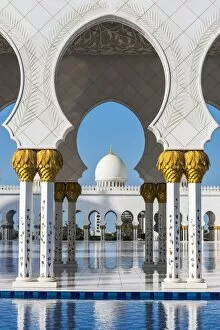 Images Dated 20th December 2016: Sheikh Zayed Mosque, Abu Dhabi, United Arab Emirates