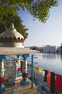 Images Dated 4th July 2011: Shrine and Lake Pichola Hotel, Udaipur, Rajasthan, India