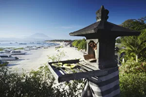 Images Dated 19th September 2011: Shrine overlooking Jungutbatu beach, Nusa Lembongan, Bali, Indonesia