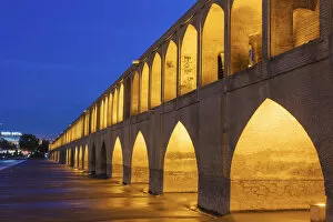 Persian Gallery: Si-o-se-pol, Allahverdi Khan Bridge at night, Zayanderud river, Isfahan, Isfahan Province