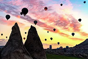 Silhouette Prints: Silhouettes of hot air balloons at dawn