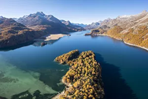 Sils Lake and peninsula with Piz da la Margna in autumn. Sils im Engadin / Segl, Engadin, Graubunden, Switzerland