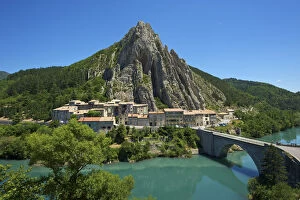 Images Dated 5th April 2013: Sisteron, Provence, Provence-Alpes-Cote d Azur, France