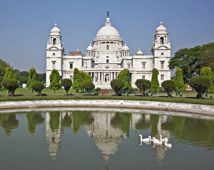 Situated in a well-tended park, the magnificent Victoria Memorial building with its white marble domes was built to commemorate Queen Victorias diamond jubilee in 1901 but was completed more than ten years after her death