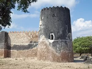 Siyu Fort. The Sultan of Zanzibar in the middle of