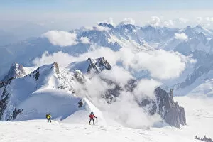 French Alps Gallery: Ski mountaneers on the top of Mount Blanc with peaks in background