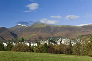 Images Dated 27th January 2009: Skiddaw mountain & Victorian hotels, Keswick, Lake District, Cumbria, England