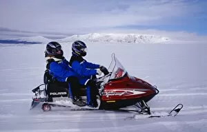 Images Dated 6th March 2009: Skidoo crossing the Langjokull Icecap