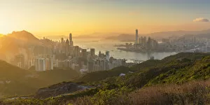 Images Dated 28th April 2020: Skyline of Hong Kong Island and Kowloon at sunset, Hong Kong