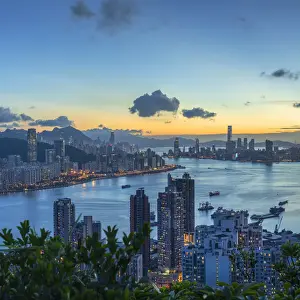Skyline of Hong Kong Island and Kowloon at sunset, Hong Kong