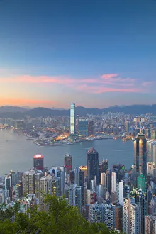 Images Dated 8th June 2018: Skyline of Hong Kong Island and Kowloon from Victoria Peak at sunset, Hong Kong Island