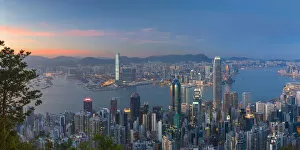 Images Dated 8th June 2018: Skyline of Hong Kong Island and Kowloon from Victoria Peak at sunset, Hong Kong Island