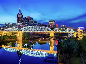 Skyline of Nashville with Shelby Bridge, Cumberland River, Nashville, Tennessee, USA
