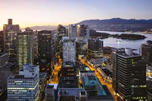 Images Dated 1st October 2017: Skyline at sunset, Vancouver, British Columbia, Canada