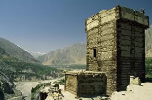 Islamic Republic Of Pakistan Gallery: The small Altit fort stands perched on a rock bluff