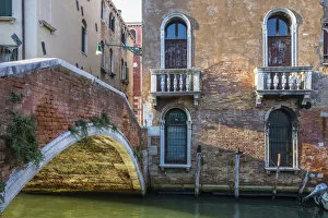 Images Dated 3rd October 2016: Small canal in Cannaregio area of Venice, Veneto, Italy