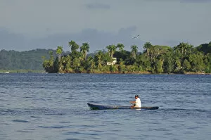 Images Dated 29th May 2012: Small fishing boat on the Caribbean Sea at Bocas del Toro, Panama, Central America