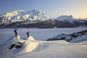 Sport Gallery: Snowshoe hikers, Lake Sils and the snow covered Piz de la Margna. Maloja Pass. Engadine