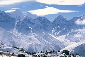 Everest Region Gallery: Snowy Peaks