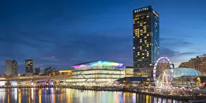 Images Dated 16th December 2017: Sofitel Hotel and International Convention Centre in Darling Harbour at dusk, Sydney