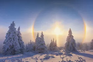Images Dated 11th May 2021: Solar halo in deep snow-covered winter landscape at Fichtelberg at sunset
