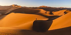 Images Dated 6th May 2018: Sossusvlei, Namib-Naukluft National Park, Namibia, Africa