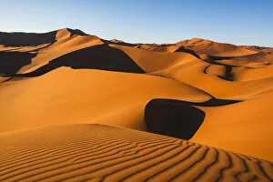 Images Dated 6th May 2018: Sossusvlei sand dunes, Namib-Naukluft National Park, Namibia, Africa