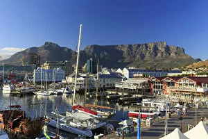Images Dated 6th July 2016: South Africa, Western Cape, Cape Town, V&A Waterfront, Victoria Wharf