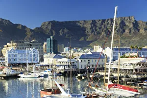 Images Dated 6th July 2016: South Africa, Western Cape, Cape Town, V&A Waterfront, Victoria Wharf