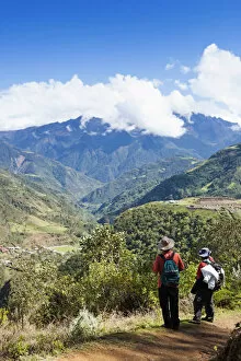 Images Dated 6th February 2013: South America, Peru, Cusco, Huancacalle. Hikers approaching the Inca ceremonial