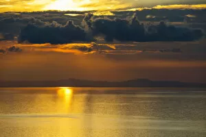 South America, Peru, Lake Titicaca, Suasi Island, sunset from suasi island