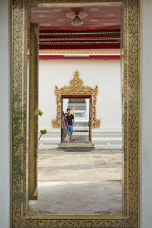 South East Asia, Thailand, Bangkok, Phra Nakhon district, Wat Pho, a traveler couple