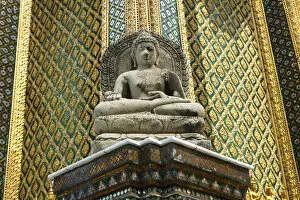 Images Dated 28th April 2015: South East Asia, Thailand, Bangkok, Phra Nakhon district, Wat Phra Kaew, sitting buddha