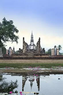 Images Dated 28th April 2015: South East Asia, Thailand, Central Thailain, Phitsanulok, Sukhothai, Wat Mahathat