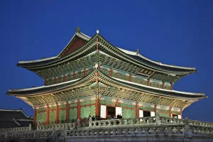 Images Dated 7th January 2011: South Korea, Seoul, Gyeongbokgung Palace, Geunjeongjeon Throne Hall