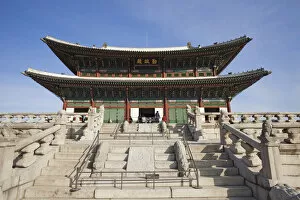 Images Dated 7th January 2011: South Korea, Seoul, Gyeongbokgung Palace, Geunjeongjeon Throne Hall
