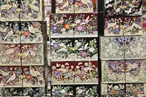 Images Dated 7th January 2011: South Korea, Seoul, Namdaemun Market, Laquerware Souvenir Shop