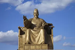 Images Dated 7th January 2011: South Korea, Seoul, Statue of King Sejong