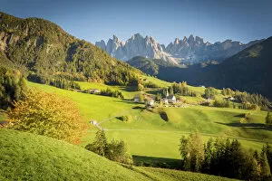 Images Dated 22nd July 2015: South Tyrol, Italy, Dolomites Alps. Val di Funes and Santa Maddalena church with Odle