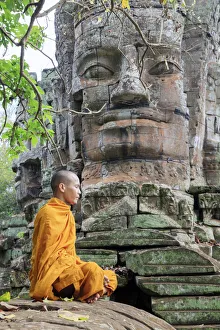 Images Dated 15th May 2018: Southeast Asia, Cambodia, Siem Reap, Angkor temples, Buddhist monk in saffron robes