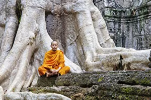 Images Dated 15th May 2018: Southeast Asia, Cambodia, Siem Reap, Angkor temples, Buddhist monk in saffron robes